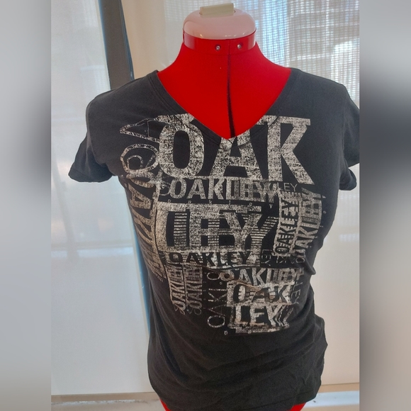 (3/$10) Oakley black tee - Picture 1 of 1